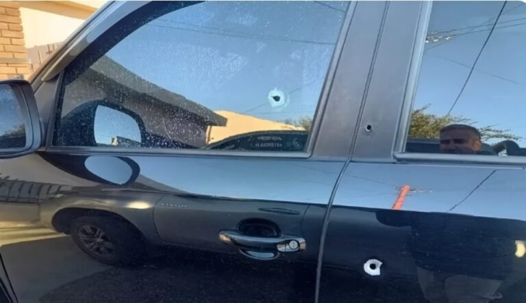 Balean la camioneta del intendente de Caleta Olivia en la puerta de su casa