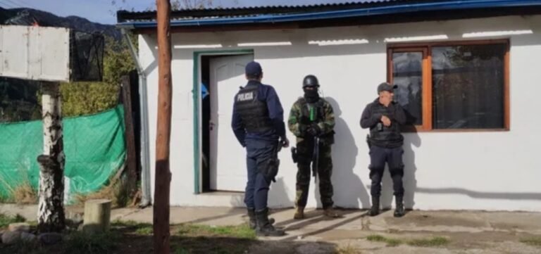 Secuestran cocaína y una importante suma de dinero en allanamientos por venta de drogas