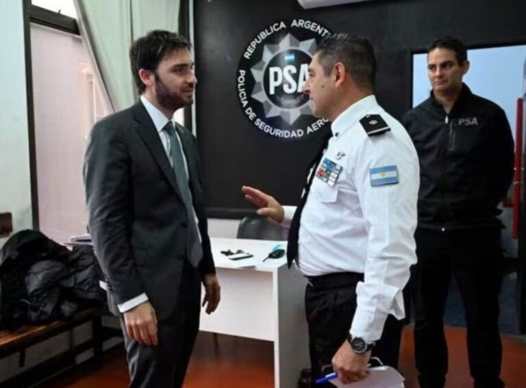 Amenaza de bomba en el avión que iba a abordar el Gobernador de Chubut