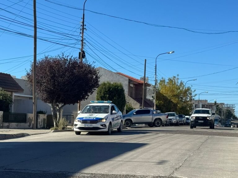 Balearon a un joven a la salida de un gimnasio
