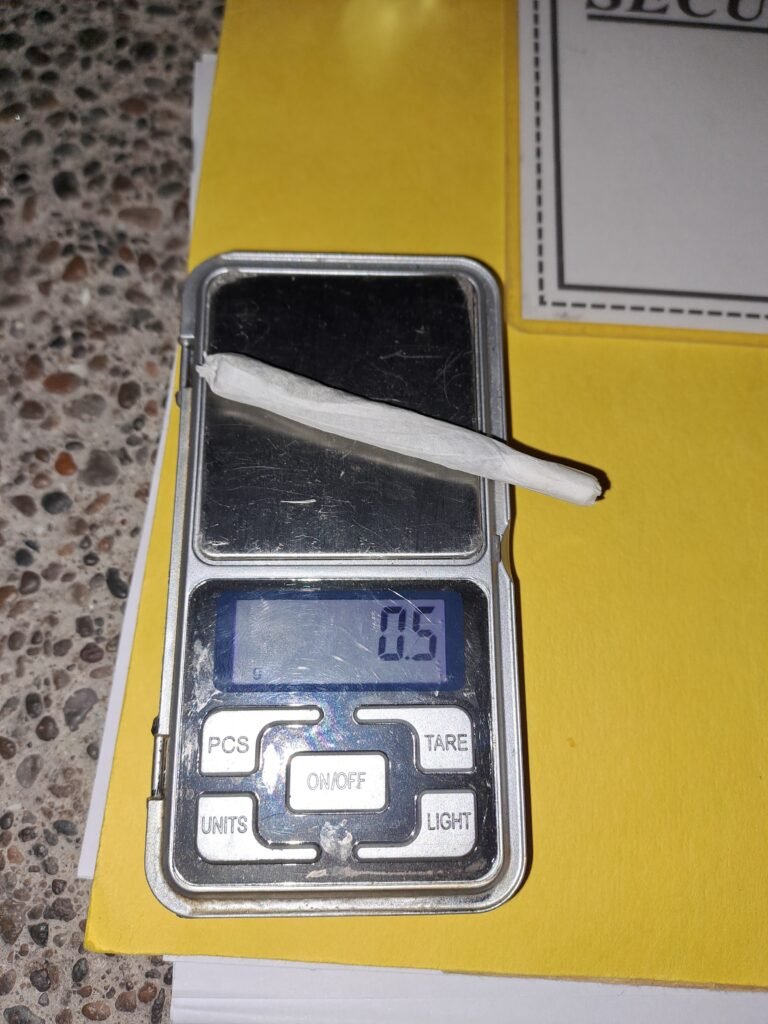 Menores de edad fueron demorados por tener cigarrillos de marihuana