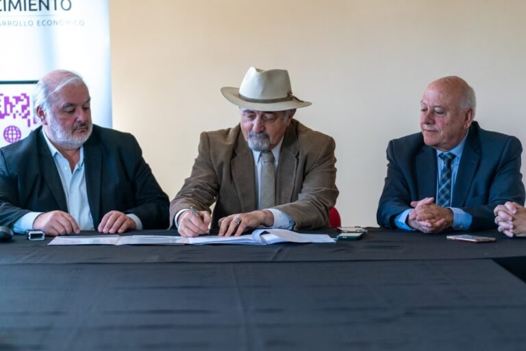 Comodoro Conocimiento rubricó un convenio con la Fundación Banco CREDICOOP