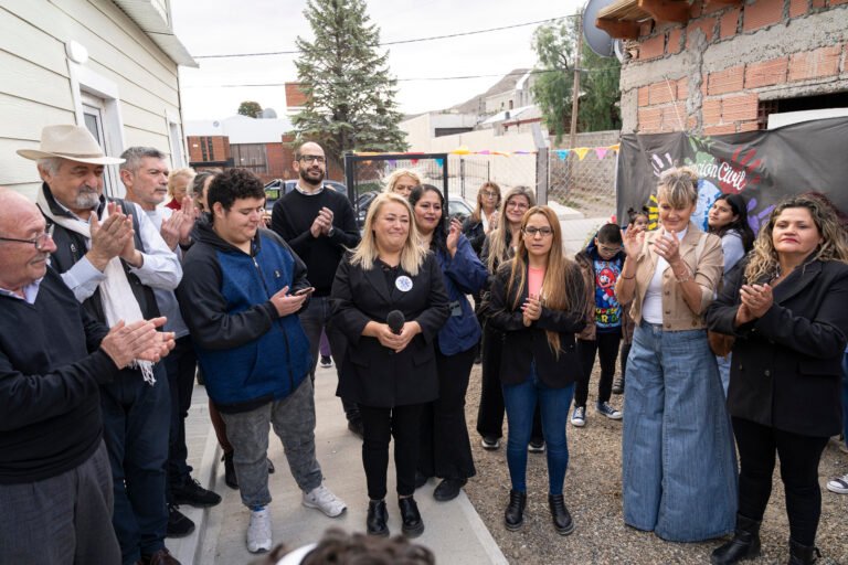 Othar participó de la inauguración de la sede de la Asociación Civil Somos Azules