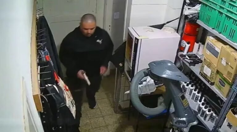 Crimen del peluquero: se conoció un nuevo video donde se ve al asesino perseguir al dueño