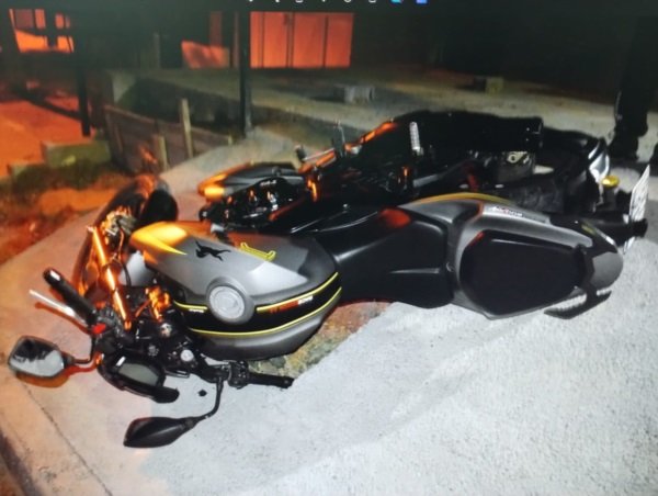 Dos hombres fueron detenidos por intentar robar una moto