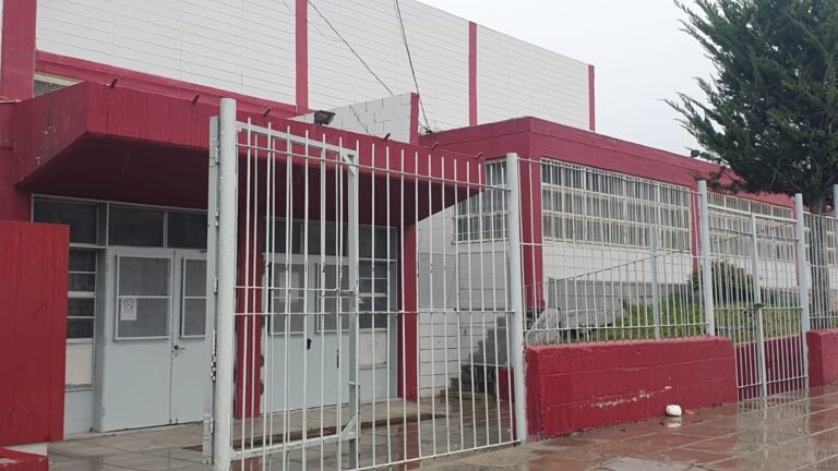 “Los corredores seguros no existen, no hay ningún policía cerca de la escuela”