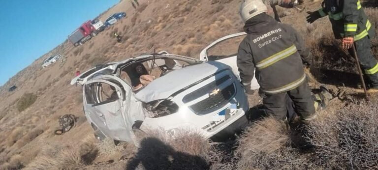 Dos heridos tras vuelco en Ruta 3
