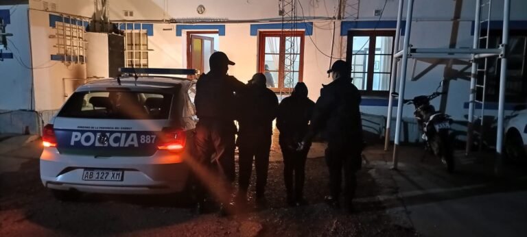 Intentaron llevarse mercadería del contenedor de un supermercado y fueron detenidos