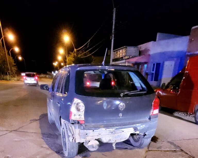 Dos vehículos protagonizaron un fuerte choque en Km. 5