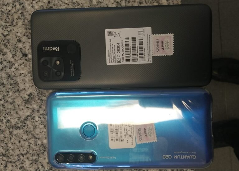 Intentaron robar dos celular de un supermercado y fueron detenidos