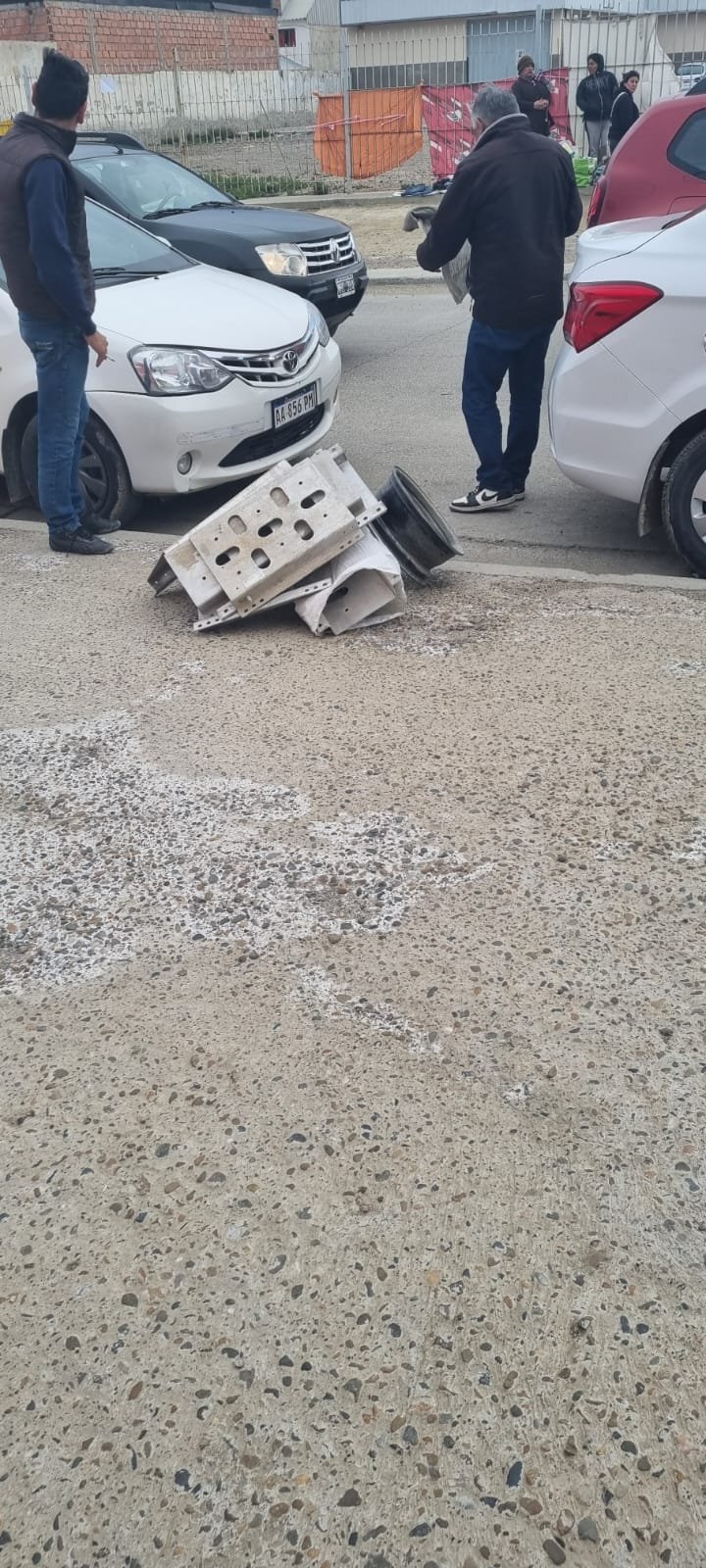 Robó dos llantas y 9 planchas de aluminio y fue detenido