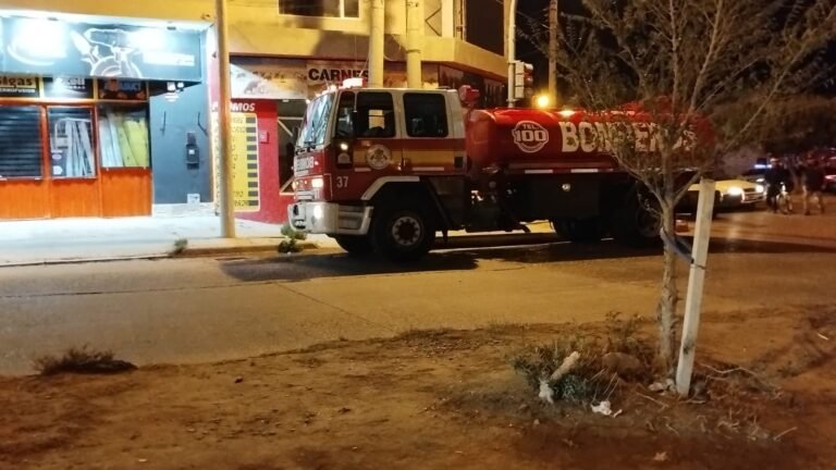 Impactaron con un automóvil cuando se dirigían a un incendio