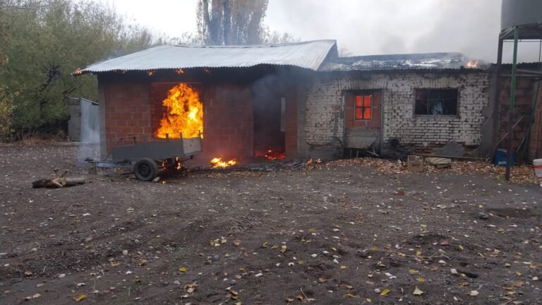 Una cocina a leña provocó el incendio de una vivienda