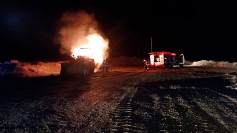 Se incendió una maquinaria vial en una cantera