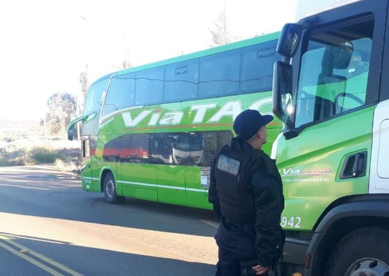 Viajaba en un colectivo de larga distancia y era buscado por la Justicia