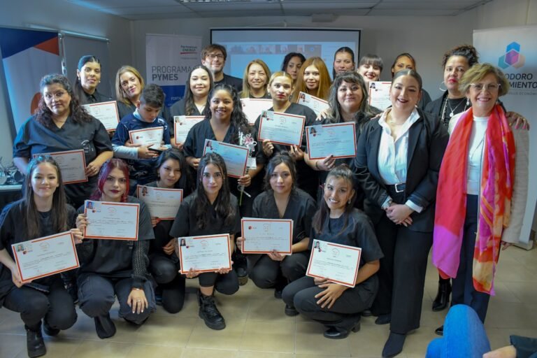 Comodoro Conocimiento continuará capacitando a las graduadas de “Belleza por un Futuro”