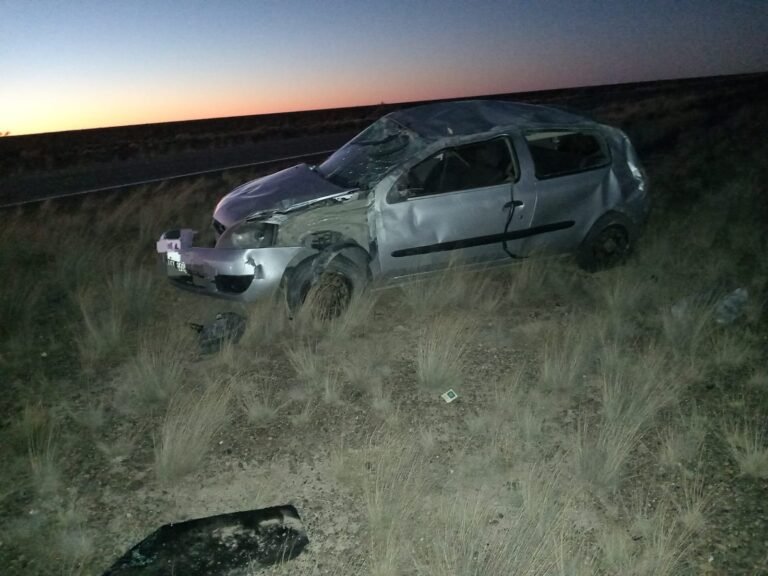 Volcaron en Ruta 3 y debieron ser trasladados al Hospital