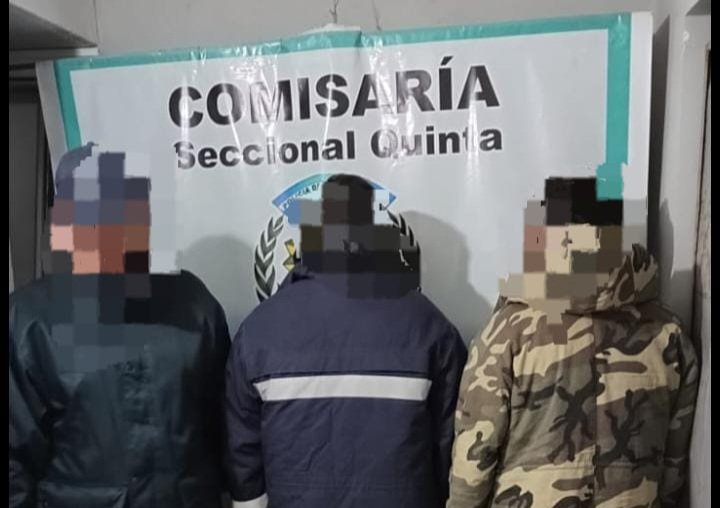 Robaron en una farmacia, huyeron y fueron detenidos a los pocos metros