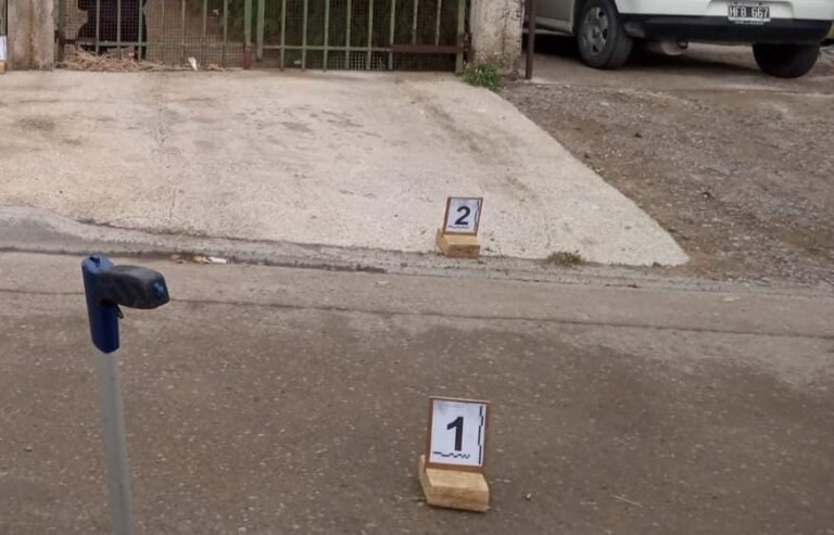 Balearon a un joven en el abdomen y está en estado reservado