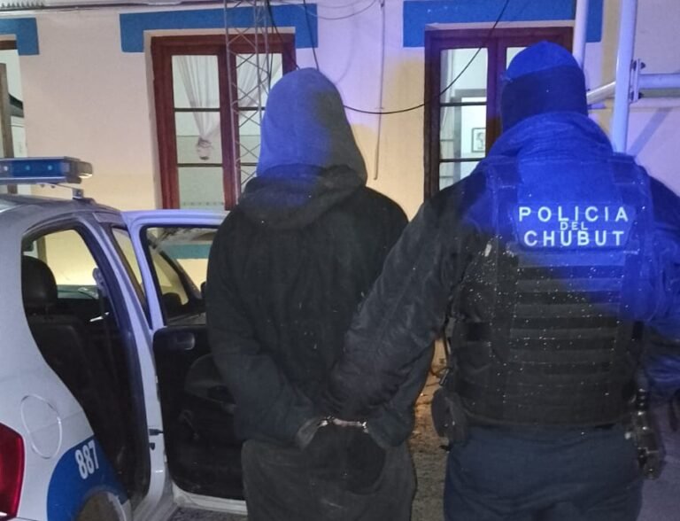 Atraparon a dos hombres robando cables del tendido eléctrico