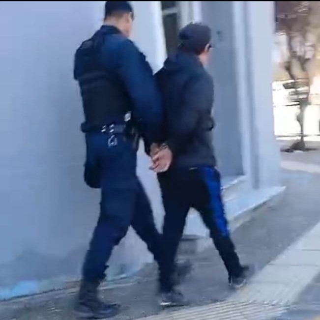 Junto a un menor intentaron llevar carne sin pagar