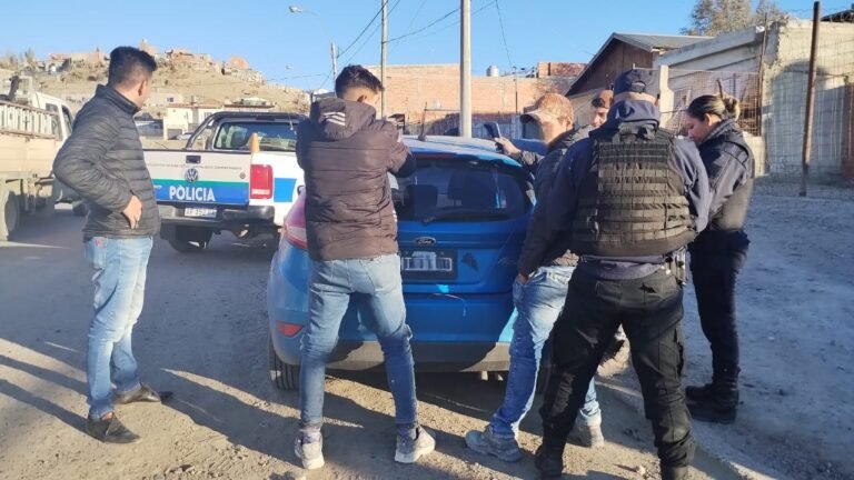Manejaba a toda velocidad haciendo maniobras peligrosas y tenía pedido de captura