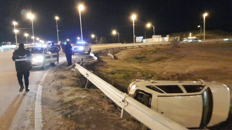 Un menor que manejaba borracho, despistó y volcó en la rotonda de Ruta 3 y 26