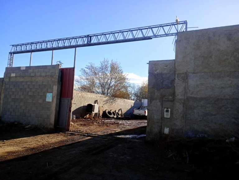 Murió un operario al caer de un techo cuando estaba trabajando