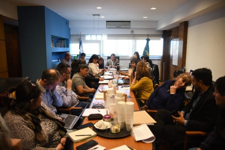 Garantizan el salario mínimo de un docente en $500.000