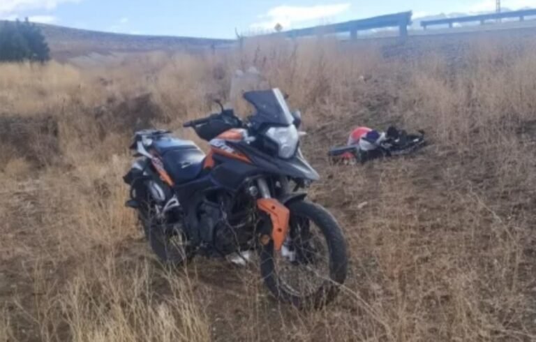 Un motociclista despistó en Ruta 40 y se fracturó dos costillas