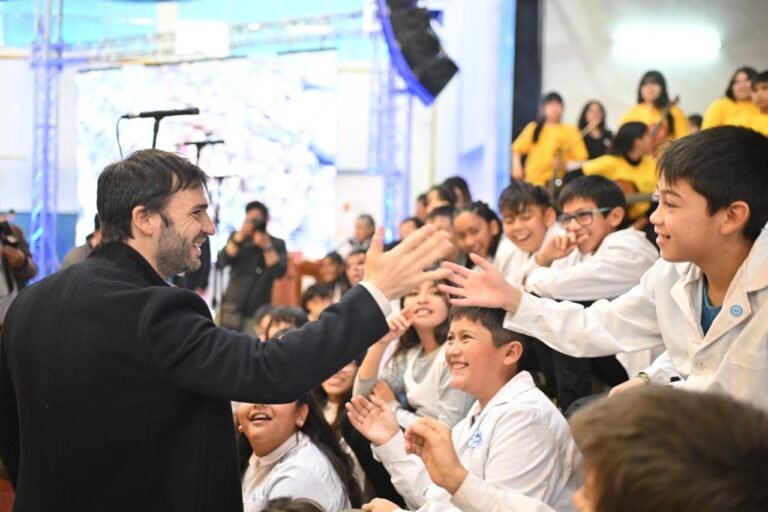 Torres: “Estamos lanzando el plan de alfabetización más ambicioso de la historia de Chubut”