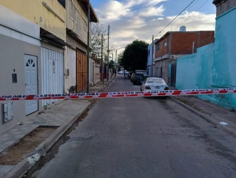 Un policía que estaba de civil quiso impedir un robo y mató de un tiro a un ladrón de 17 años
