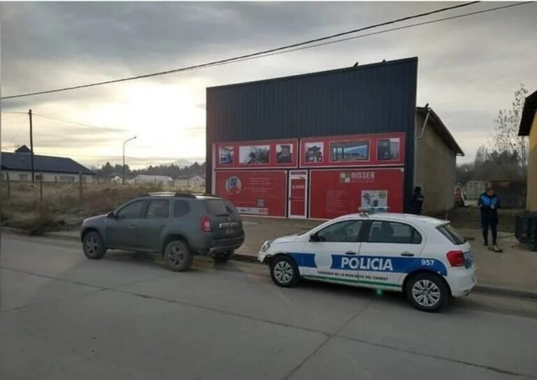 Vendían aberturas pero nunca las entregaron y escaparon con 241.000 dólares