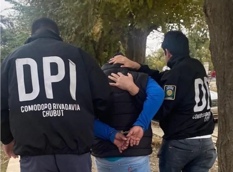 Reclaman el dinero de la recompensa por el femicida capturado en Comodoro