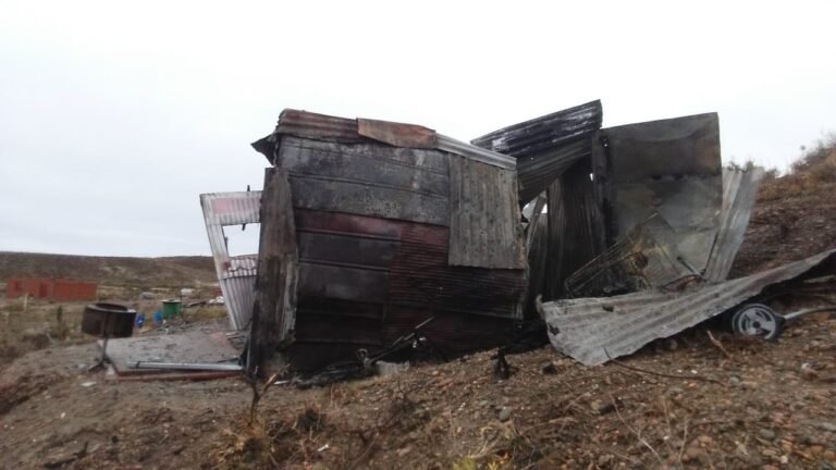 Piden ayuda para una familia que perdió todo en un incendio
