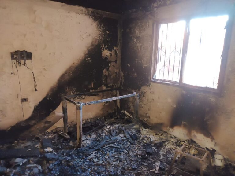 Una mujer de 85 años perdió todo en un incendio y necesitan colaboración para reconstruir su vivienda