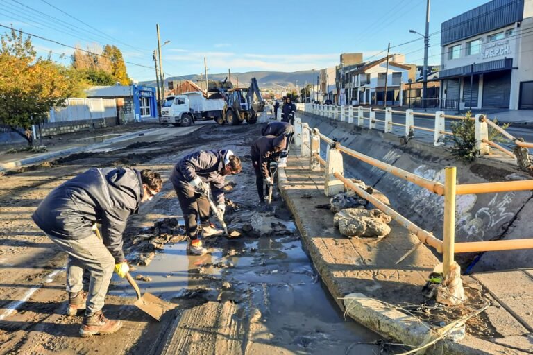 Con la llegada de las lluvias se refuerzan las tareas de recuperación de la trama vial