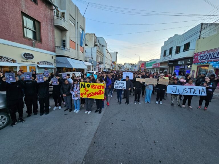 Multitudinaria marcha en pedido de justicia por el asesinato de Gonzalo