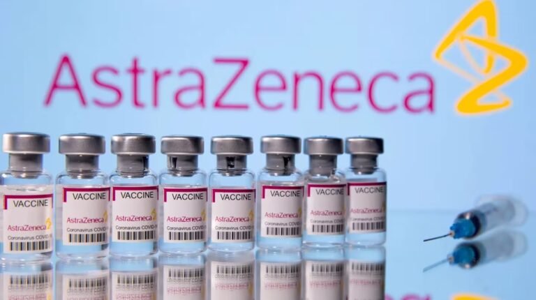 Una mujer que demandó al Estado y AstraZeneca por los presuntos efectos de la vacuna del COVID