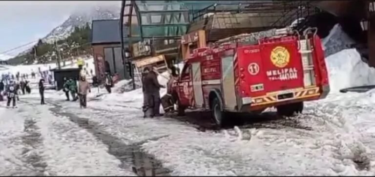 Molesto por los elevados precios de los pases de esquí, amenazó con “hacer volar” las oficinas