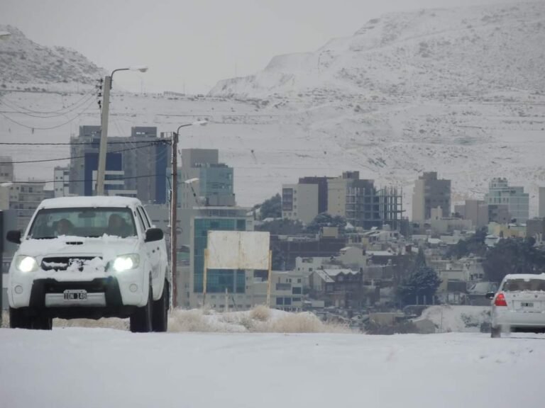 Alerta por vientos fuertes más lluvias y nevadas para este miércoles