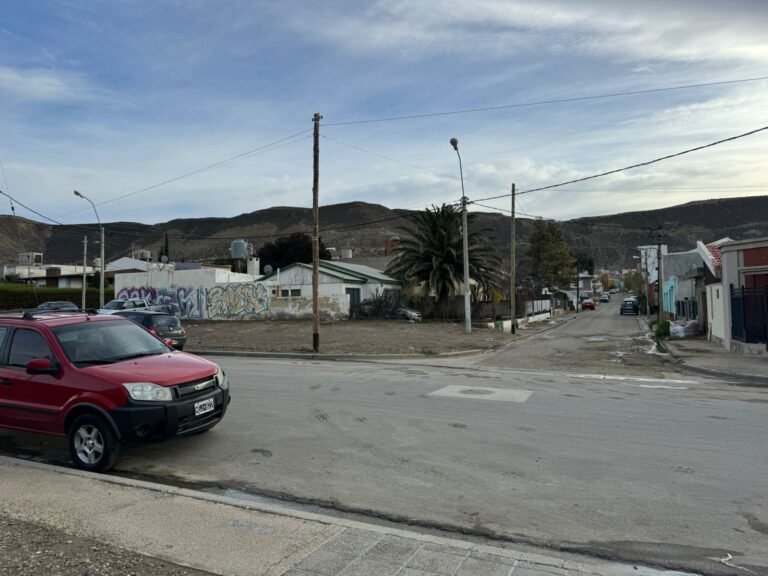 Atropellaron a un estudiante afuera de una escuela de Km3 y padres reclaman más señalización