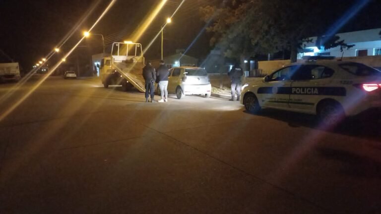 Manejaba borracho y chocó contra un alumbrado público