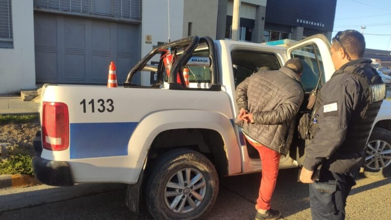 Denunció un robo y quedo aprehendido por tener pedido de captura