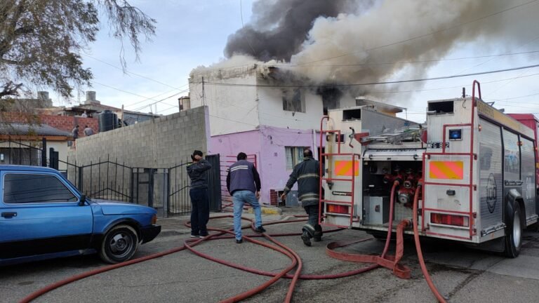 Estaba durmiendo con su hijo cuando se le comenzó a incendiar la casa