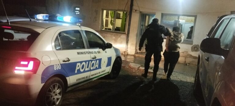 Era buscado por la Justicia y lo detuvieron cuando caminaba por el barrio Ceferino