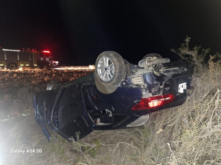 Esquivó un perro muerto en Ruta 26 y terminó volcando: hay dos heridos