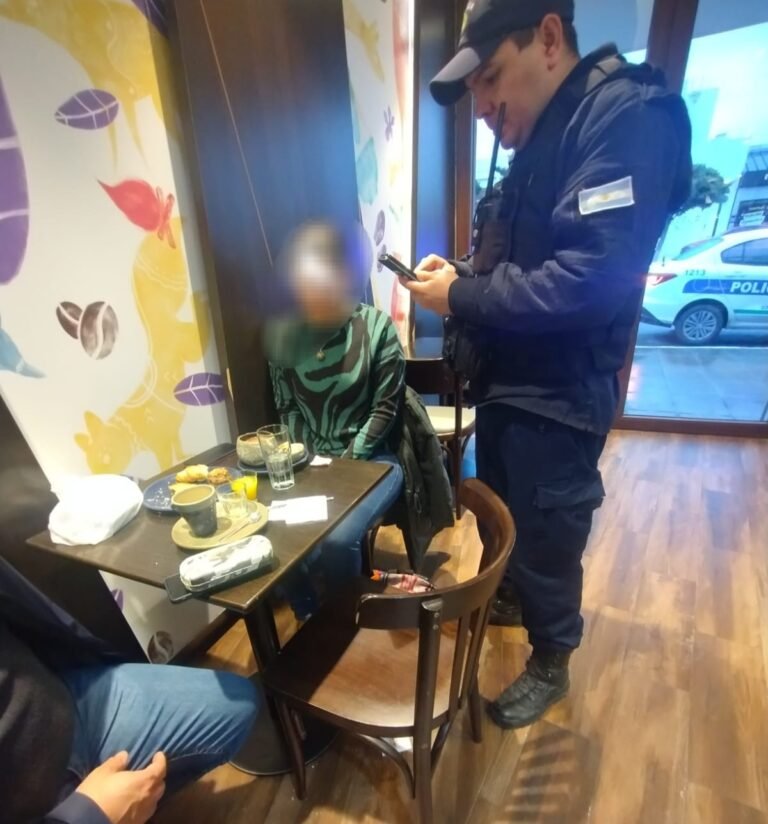 Una joven fue acosada y logró refugiarse en un comercio