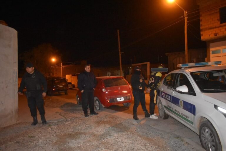 Robó un bolsa de boxeo del patio de una casa y lo atraparon a las pocas cuadras