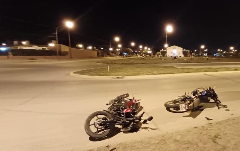 Esquivó un control policial y tras una persecución terminó chocando